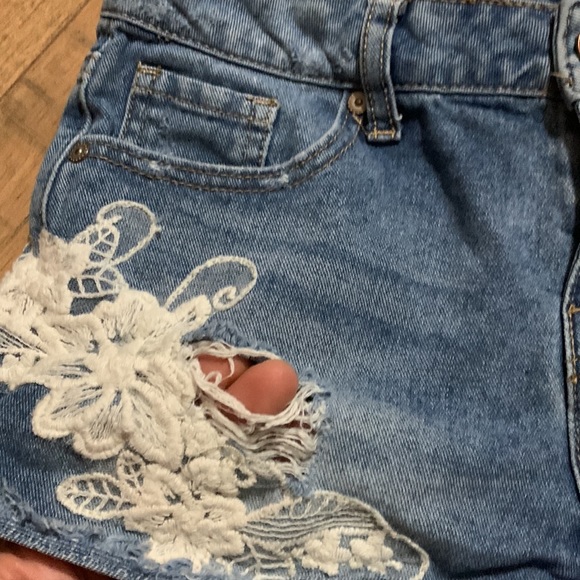 Dex shorts distressed denim embroidered flowers size 25 - Picture 5 of 13